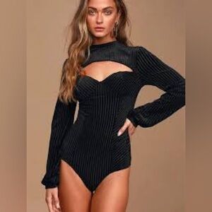 Lulu’s Velvet Ribbed Long Sleeved Body suit with Keyhole Neckline Black Size Med